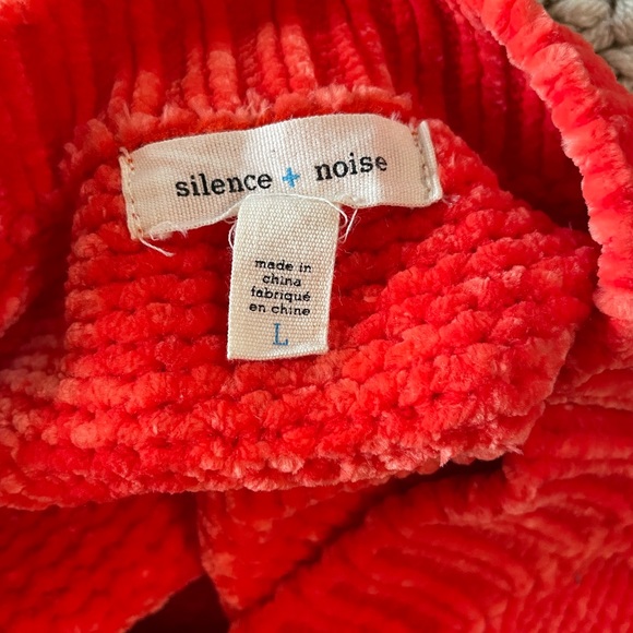 Beautiful orange chenille sweater from urban outfitters - Picture 3 of 3